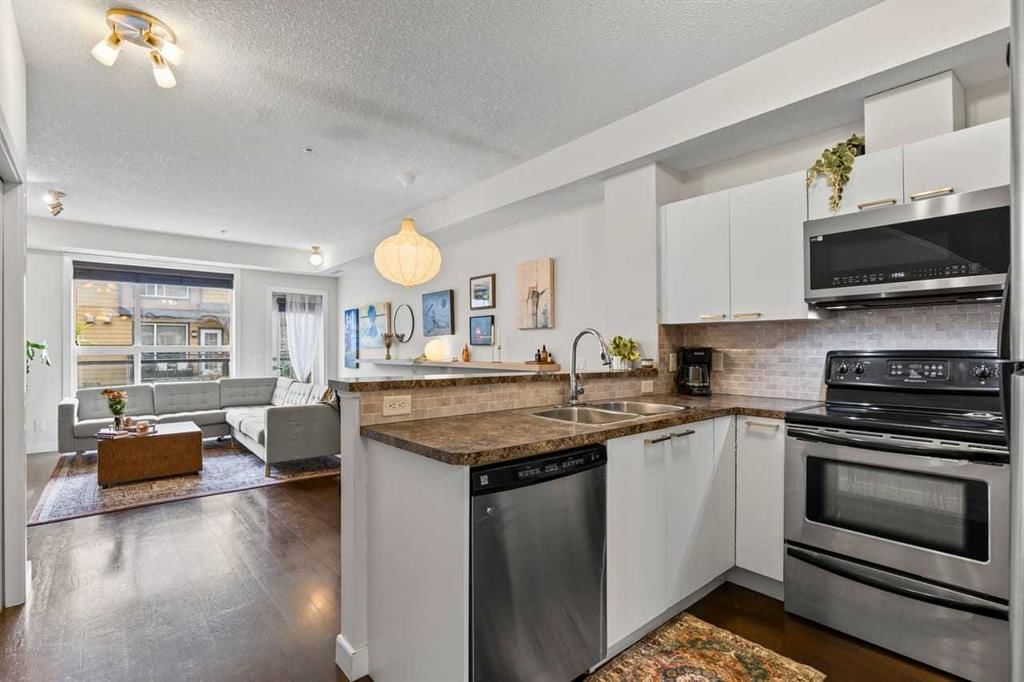 208, 2426 34 Avenue SW, Calgary — photo 3 of 40