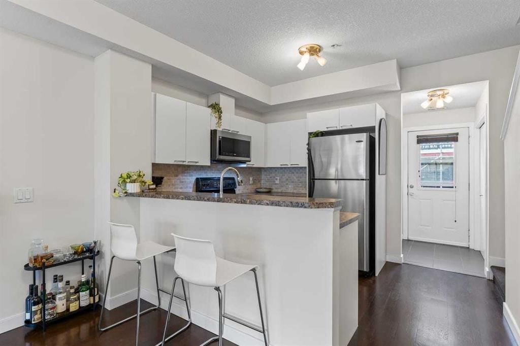 208, 2426 34 Avenue SW, Calgary — photo 4 of 40
