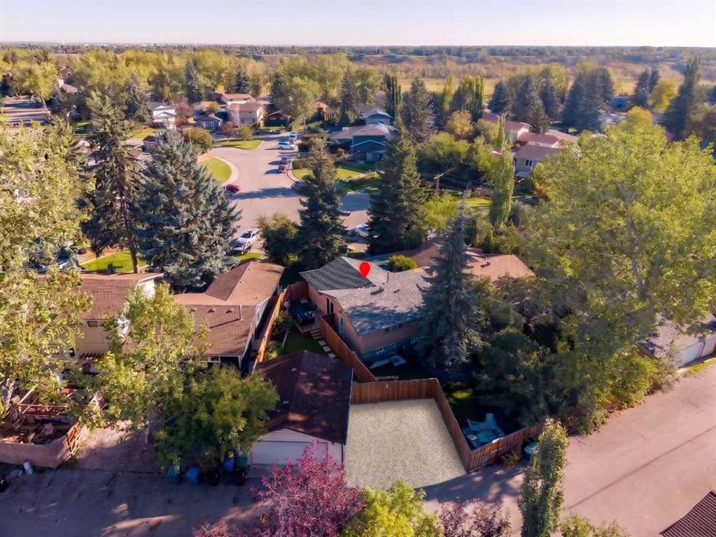47 Midvalley Rise SE, Calgary — photo 5 of 50
