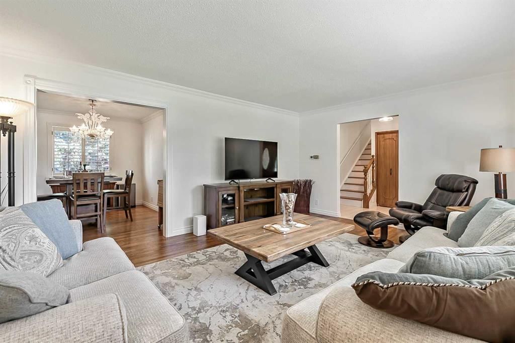 544 Willingdon Boulevard SE, Calgary — photo 5 of 32