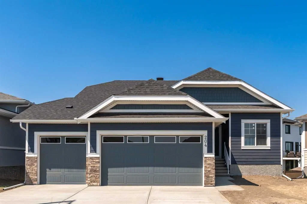 204 Monterey Bay SE, Calgary — detached for sale