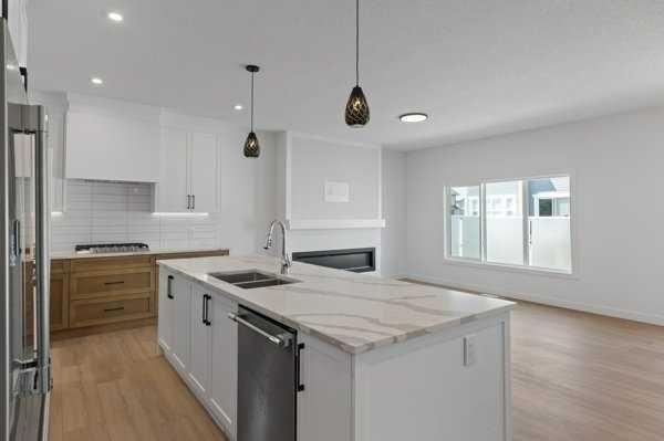 204 Monterey Bay SE, High River — photo 4 of 33