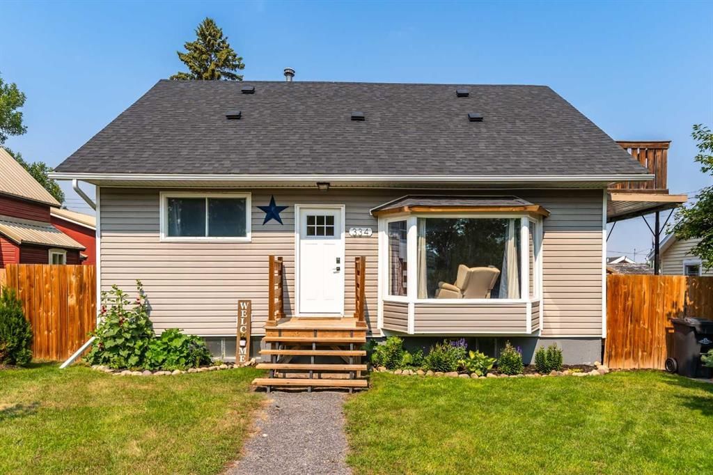 334 4 Avenue SE, High River — main listing photo
