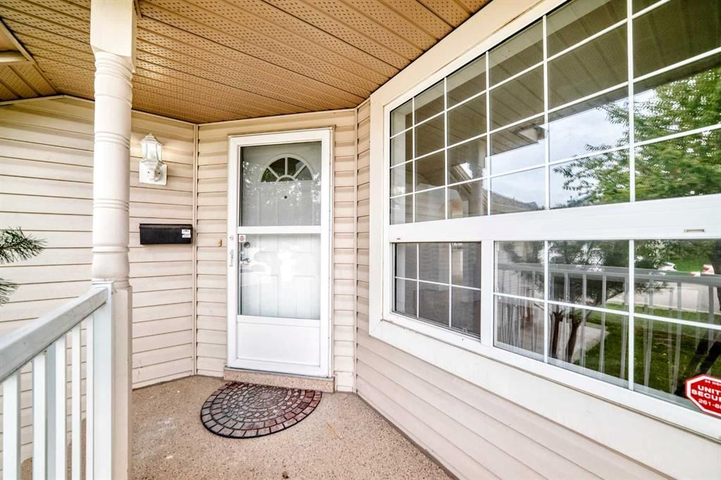 70 Country Hills View NW, Calgary — photo 3 of 45