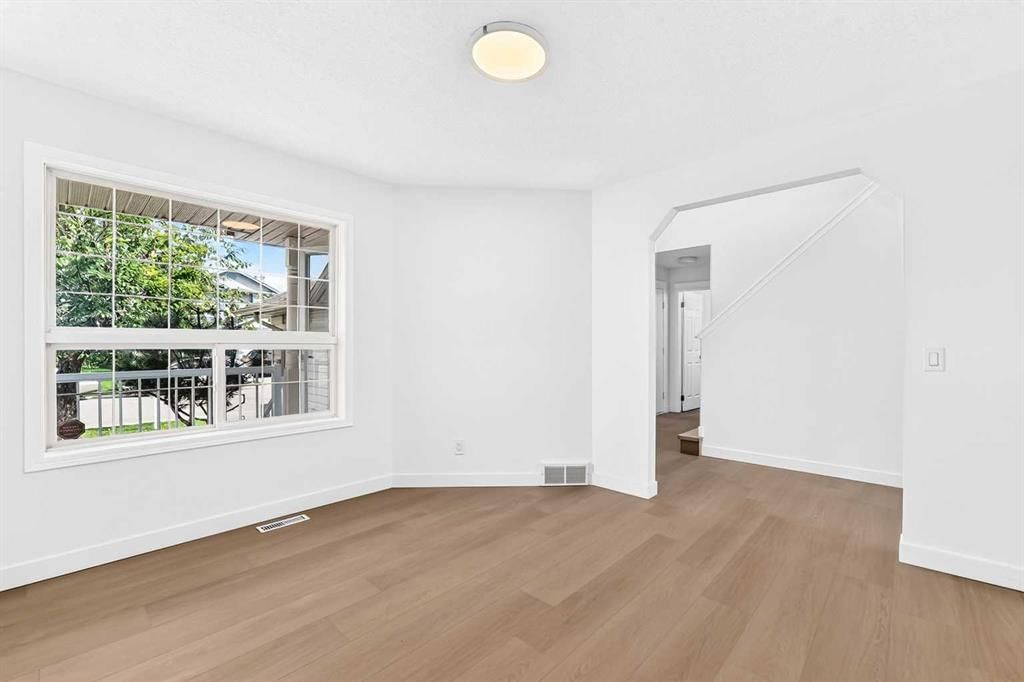 70 Country Hills View NW, Calgary — photo 5 of 45