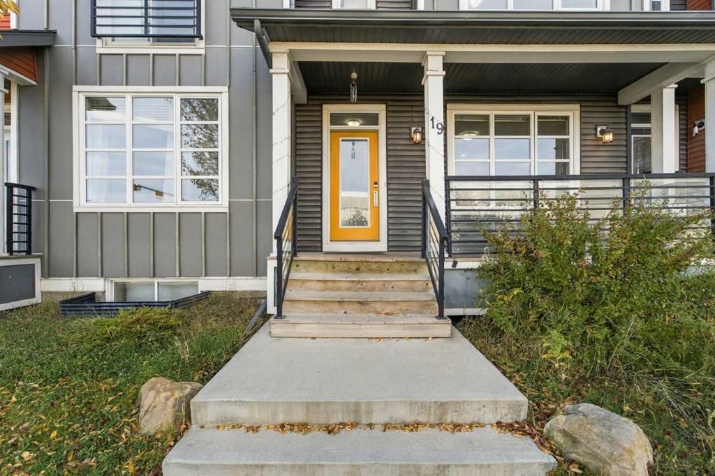 19 Savanna Street NE, Calgary — photo 2 of 37