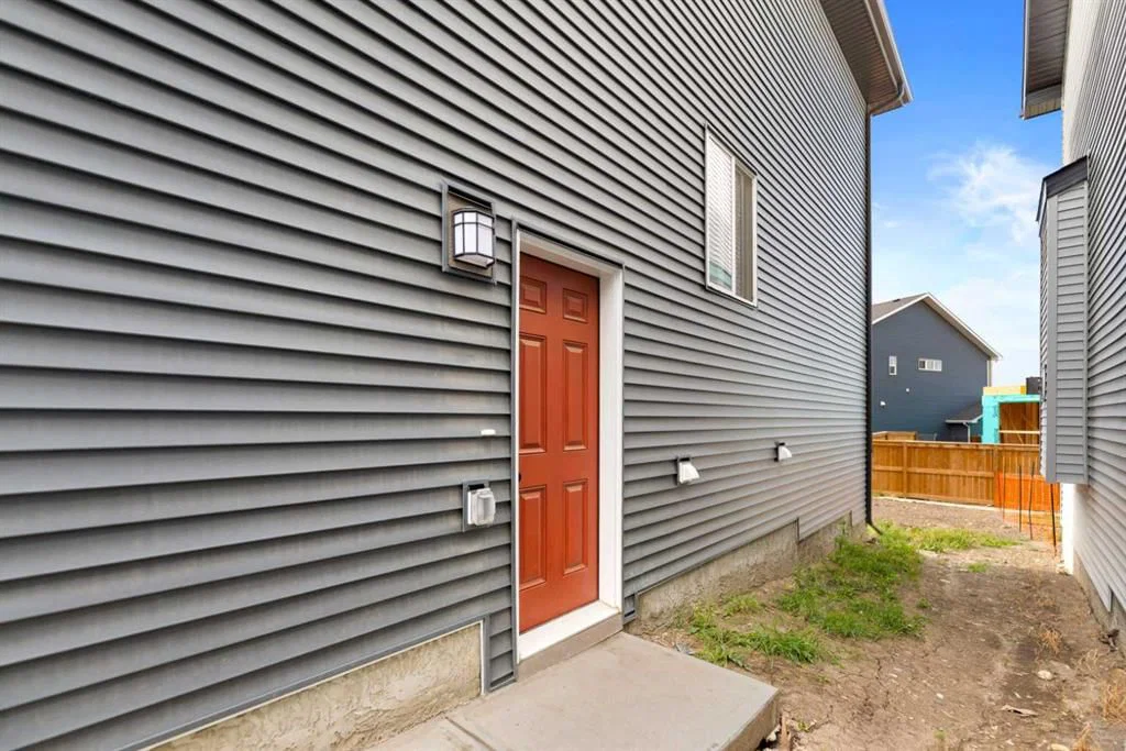 48 Southborough Lane, Cochrane — photo 5 of 42