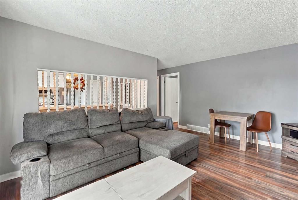 155 Templevale Road NE, Calgary — photo 3 of 30