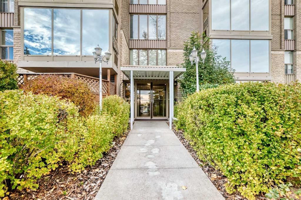 201, 4554 Valiant Drive NW, Calgary — photo 4 of 50