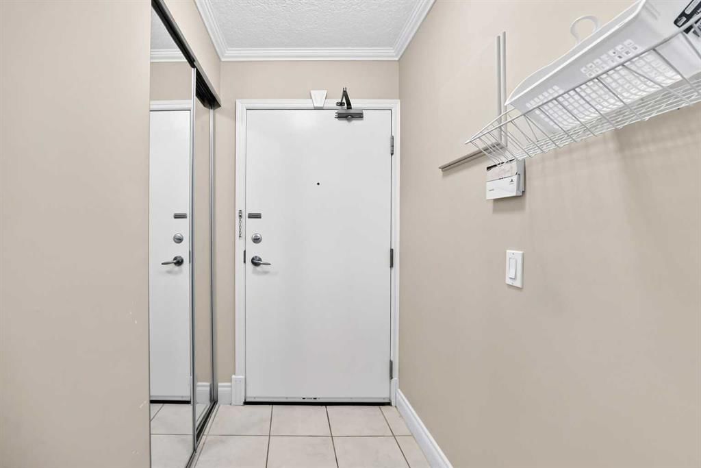201, 4554 Valiant Drive NW, Calgary — photo 5 of 50