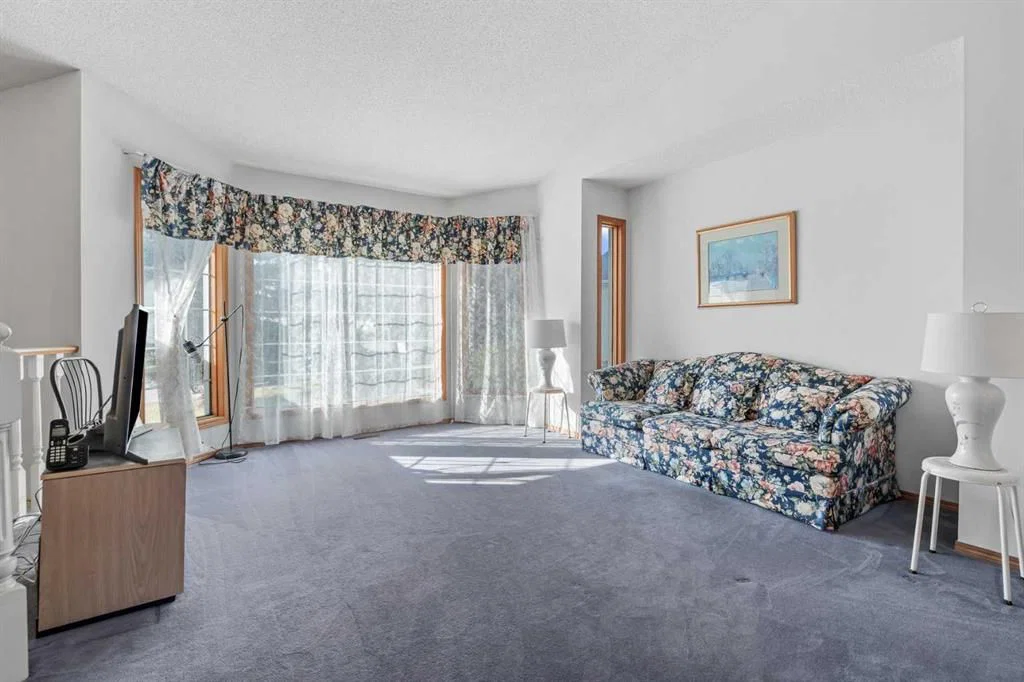 28 Harvest Oak Drive NE, Calgary — photo 2 of 28
