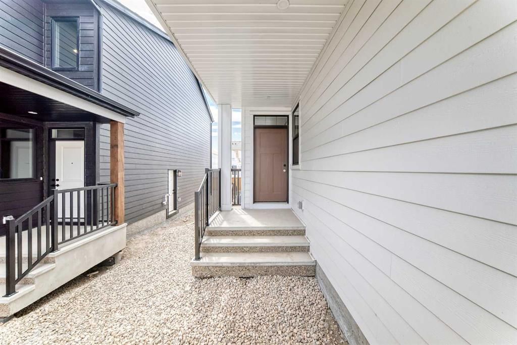 1085 Sawgrass Link NW, Airdrie — photo 3 of 50