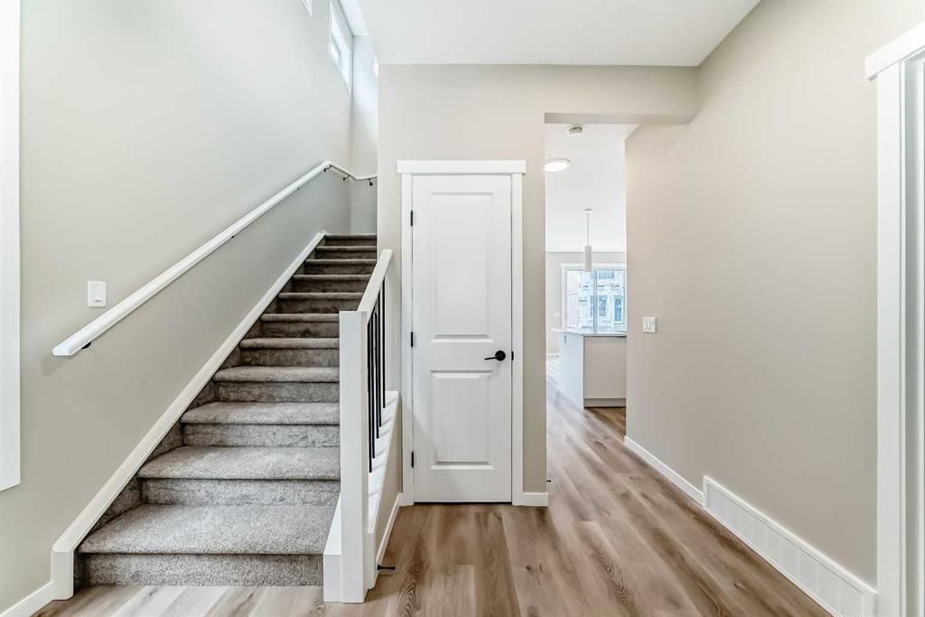 1085 Sawgrass Link NW, Airdrie — photo 4 of 50