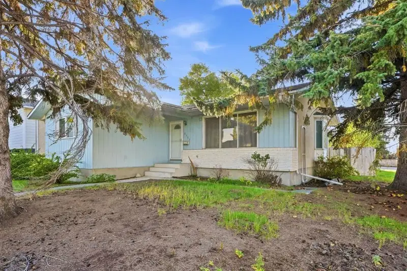 8303 Addison Drive SE, Calgary — photo 2 of 40