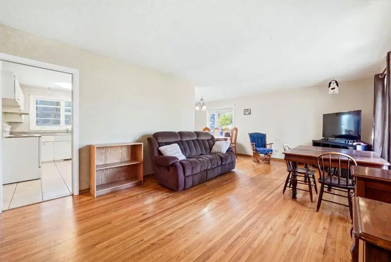 8303 Addison Drive SE, Calgary — photo 5 of 40