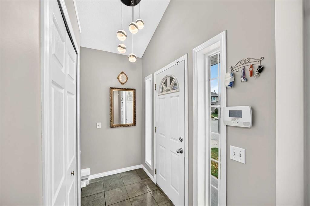 267 Covewood Close NE, Calgary — photo 2 of 37