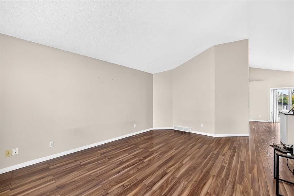 267 Covewood Close NE, Calgary — photo 4 of 37