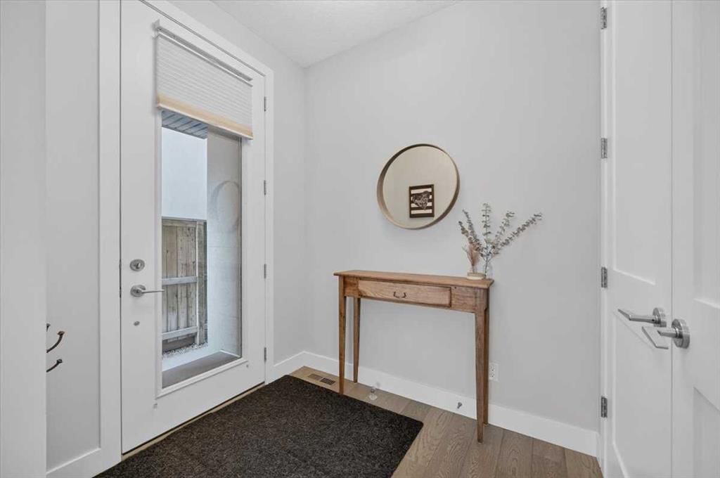 2, 1920 25A Street SW, Calgary — photo 2 of 50