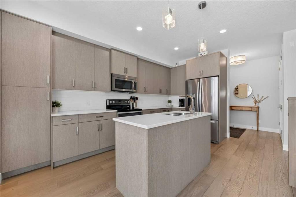 2, 1920 25A Street SW, Calgary — photo 5 of 50