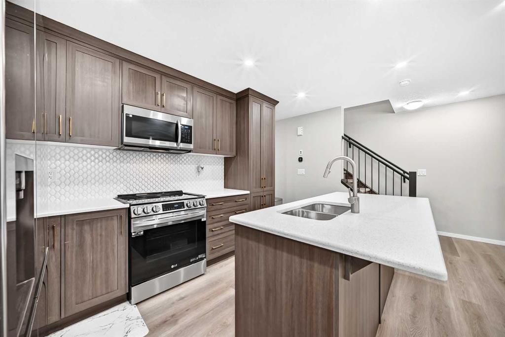 122 Yorkville Road SW, Calgary — photo 3 of 44