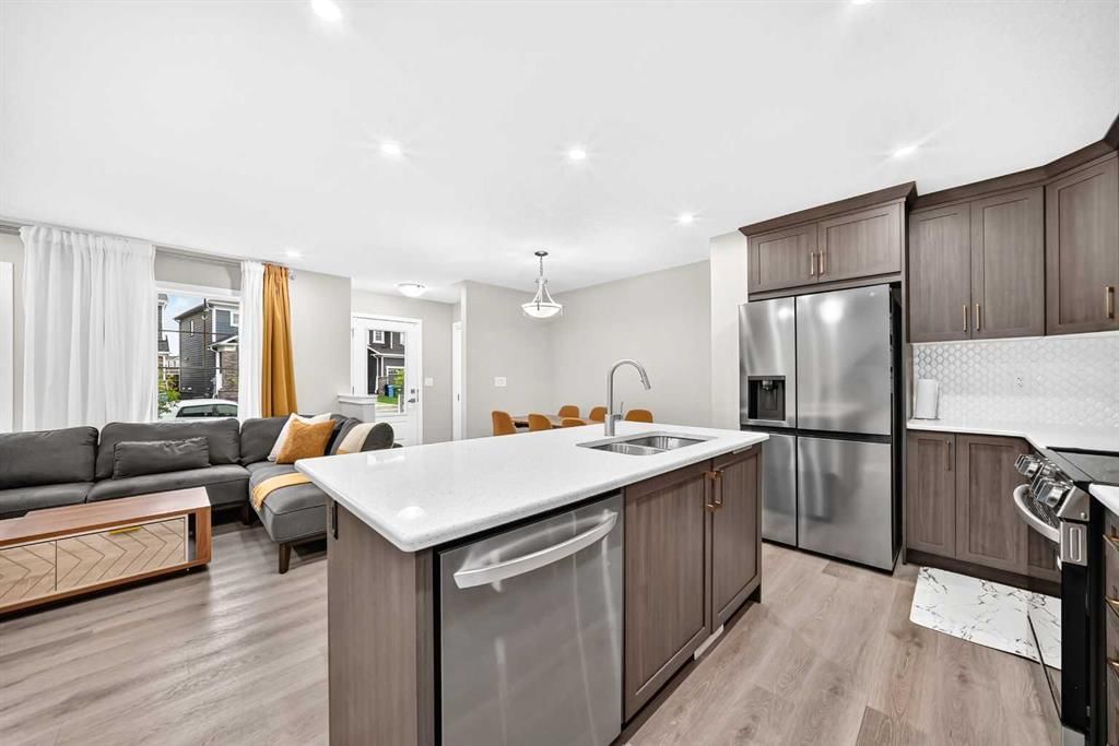 122 Yorkville Road SW, Calgary — photo 5 of 44