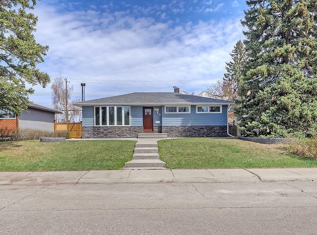 44 Granlea Place SW, Calgary — main listing photo