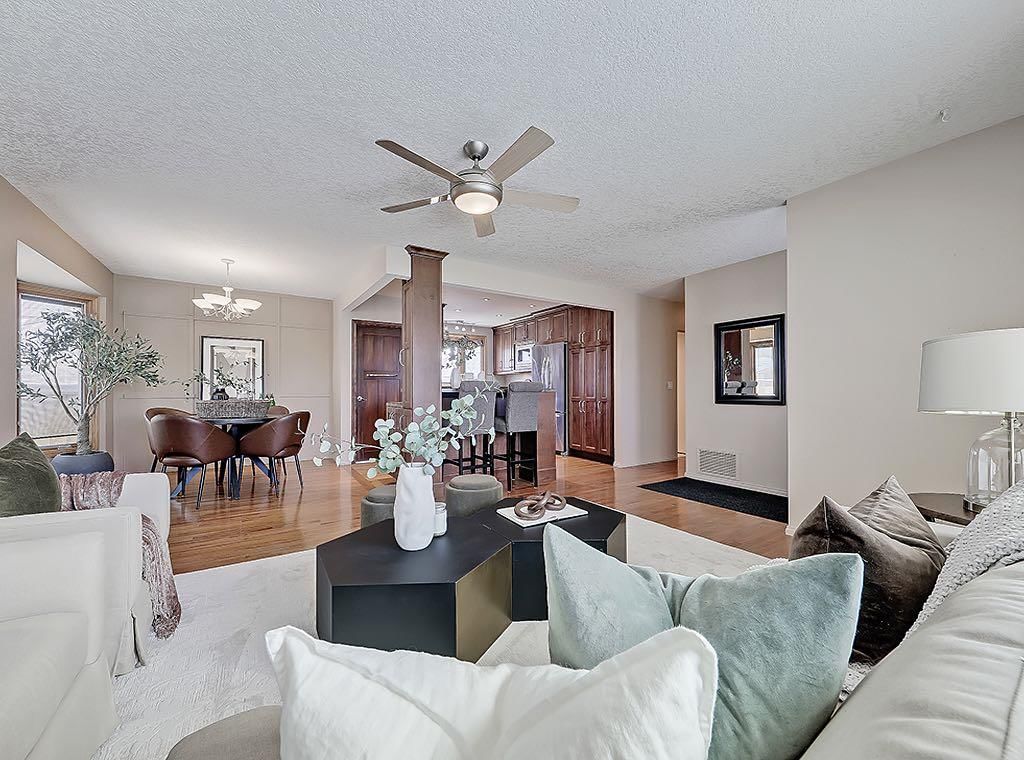 44 Granlea Place SW, Calgary — photo 5 of 28