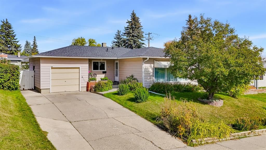 704 75 Avenue SW, Calgary — main listing photo