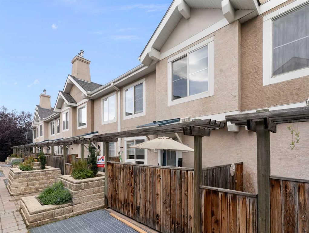 8, 2001 34 Avenue SW, Calgary — photo 3 of 45