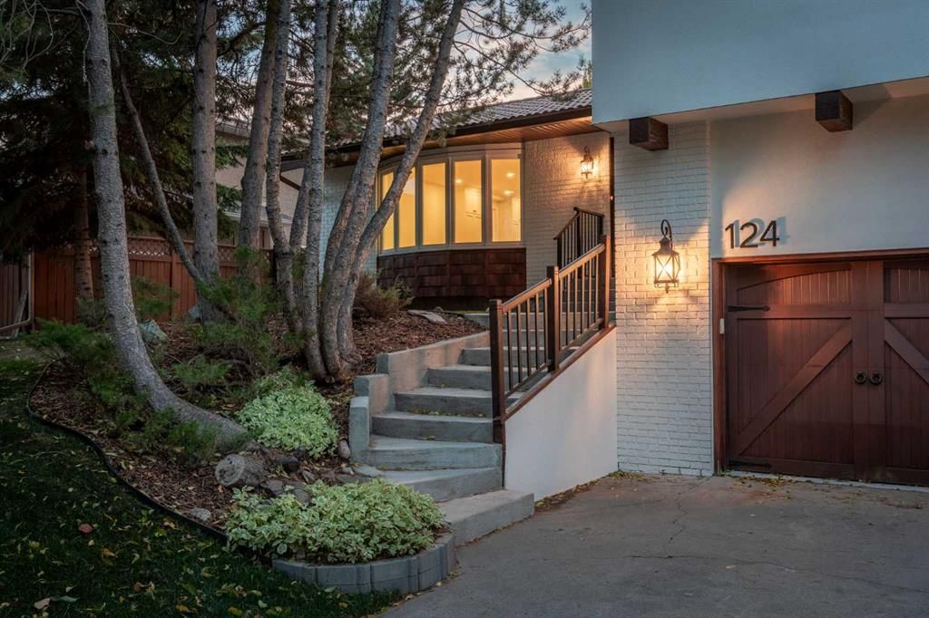 124 Canterbury Drive SW, Calgary — detached for sale