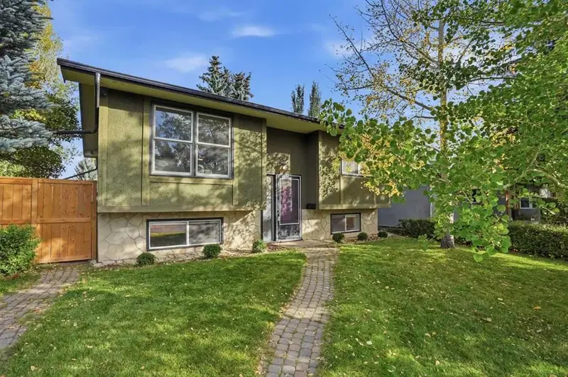 256 Silverview Way NW, Calgary — photo 2 of 41