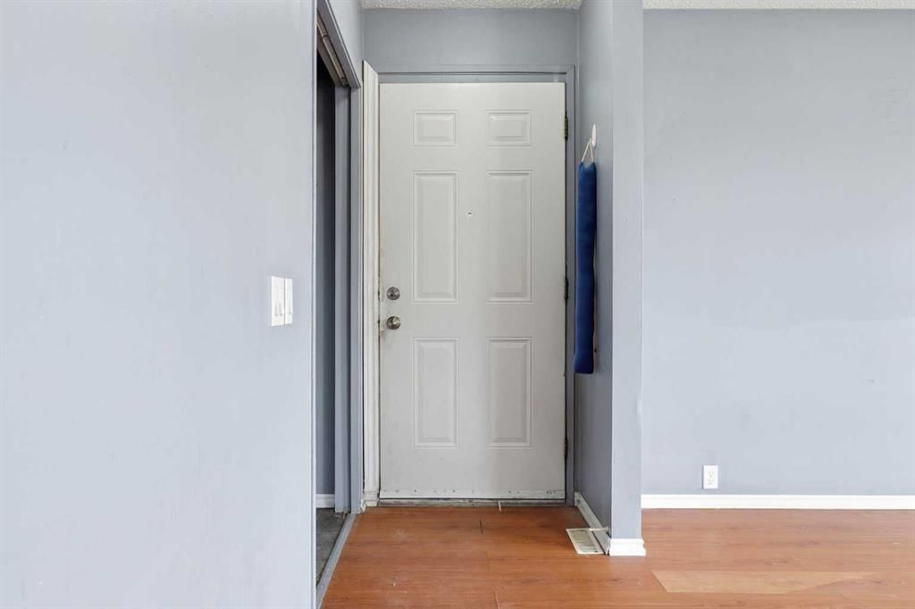 3804 Dover Ridge Drive SE, Calgary — photo 2 of 49