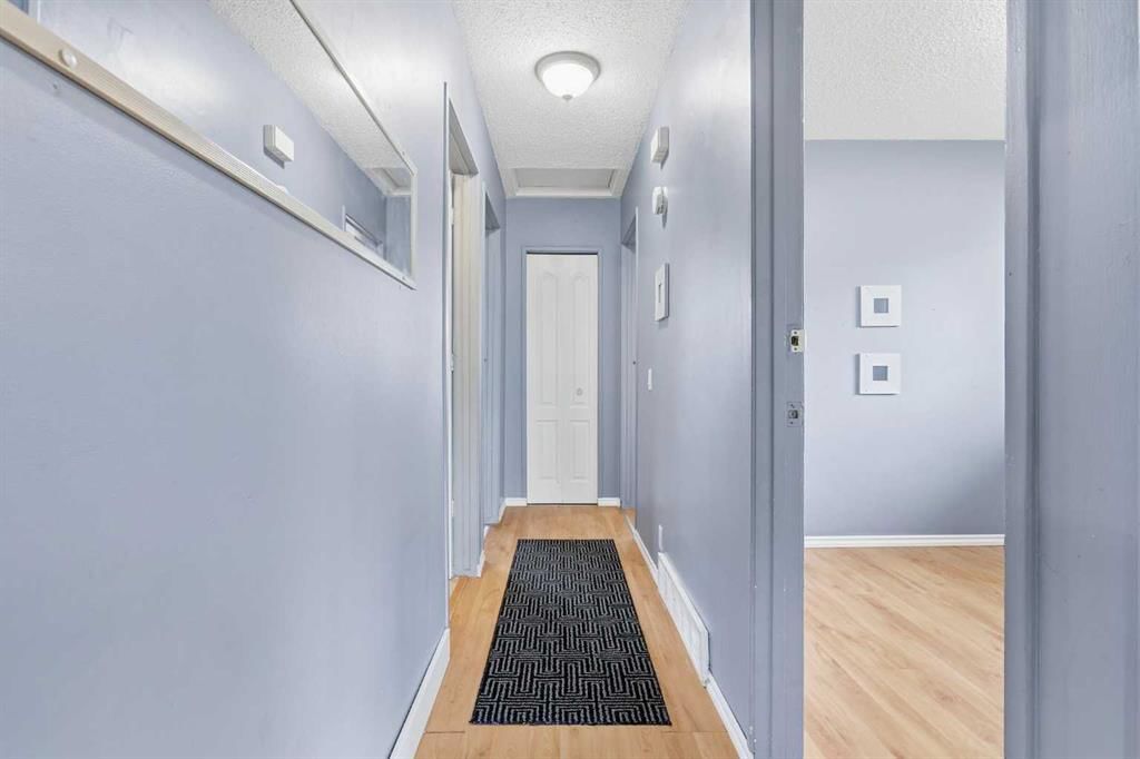 3804 Dover Ridge Drive SE, Calgary — photo 3 of 49