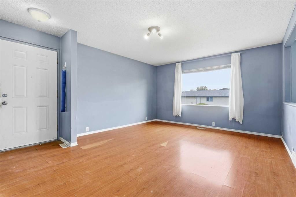 3804 Dover Ridge Drive SE, Calgary — photo 5 of 49