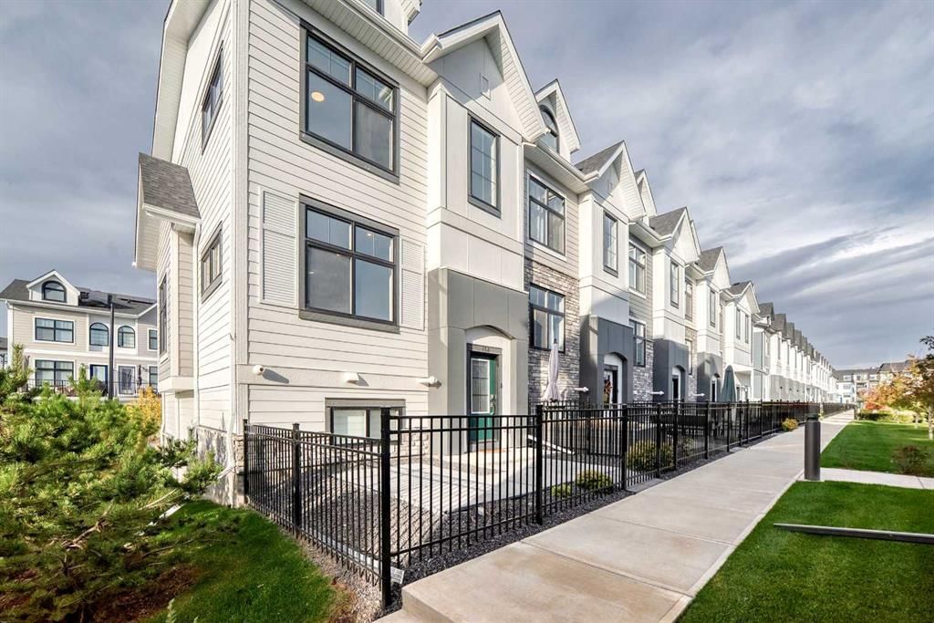 150 Les Jardins Park SE, Calgary — main listing photo