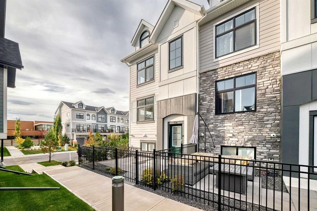 150 Les Jardins Park SE, Calgary — photo 3 of 48