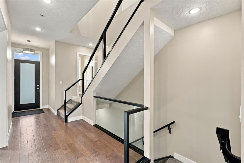 1458 Richland Road NE, Calgary — photo 4 of 47