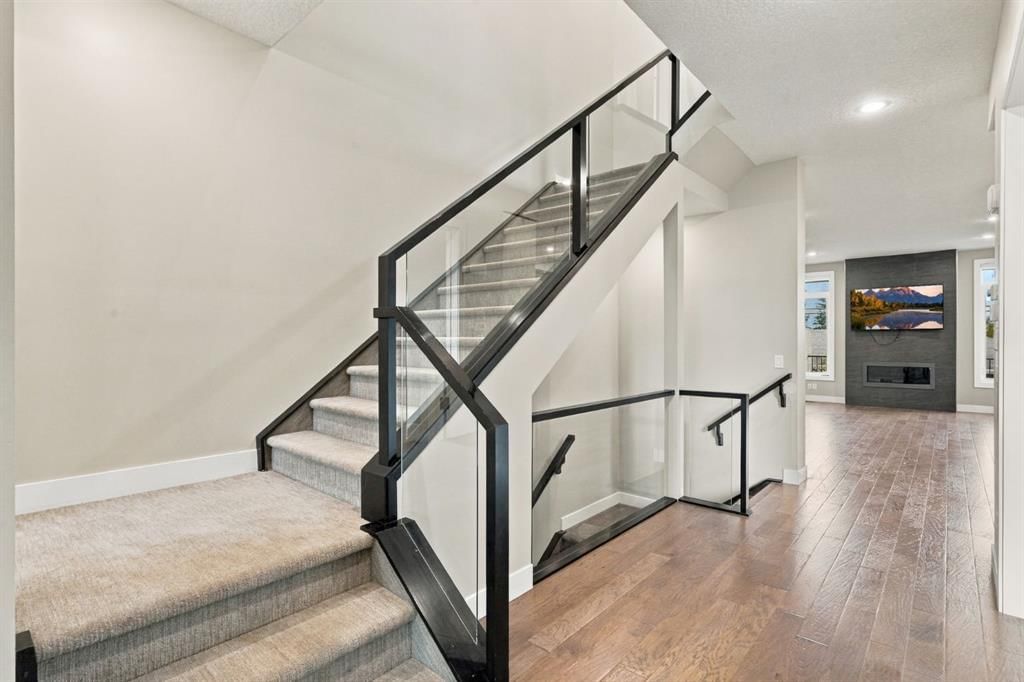 1458 Richland Road NE, Calgary — photo 5 of 47