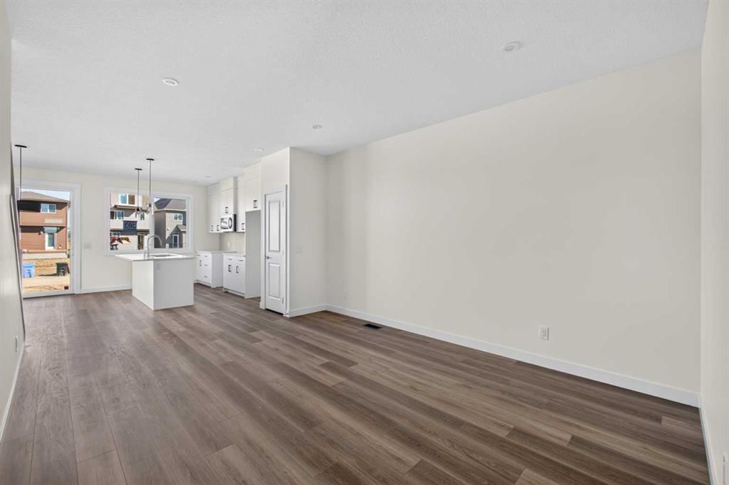 202 Starling Boulevard NW, Calgary — photo 4 of 37
