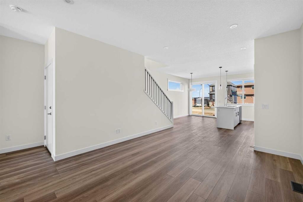 202 Starling Boulevard NW, Calgary — photo 5 of 37