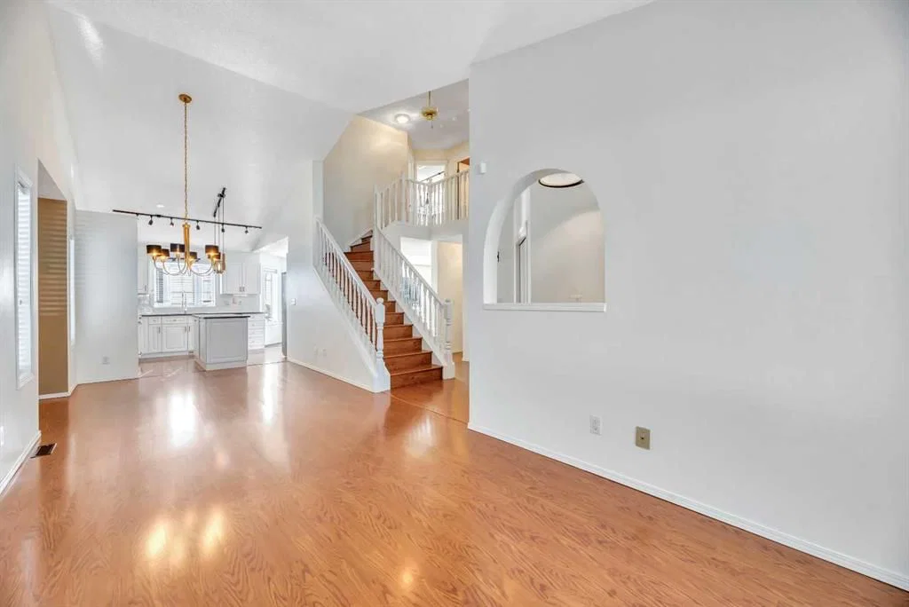 545 Riverbend Drive SE, Calgary — photo 4 of 34