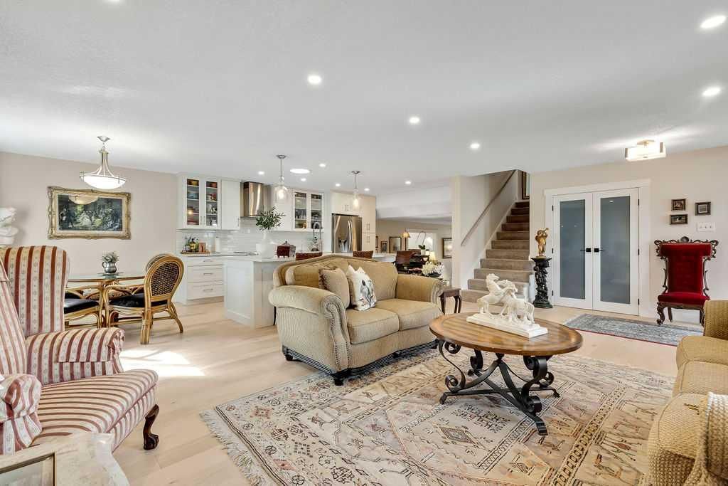 10411 Maplecreek Drive SE, Calgary — photo 5 of 44