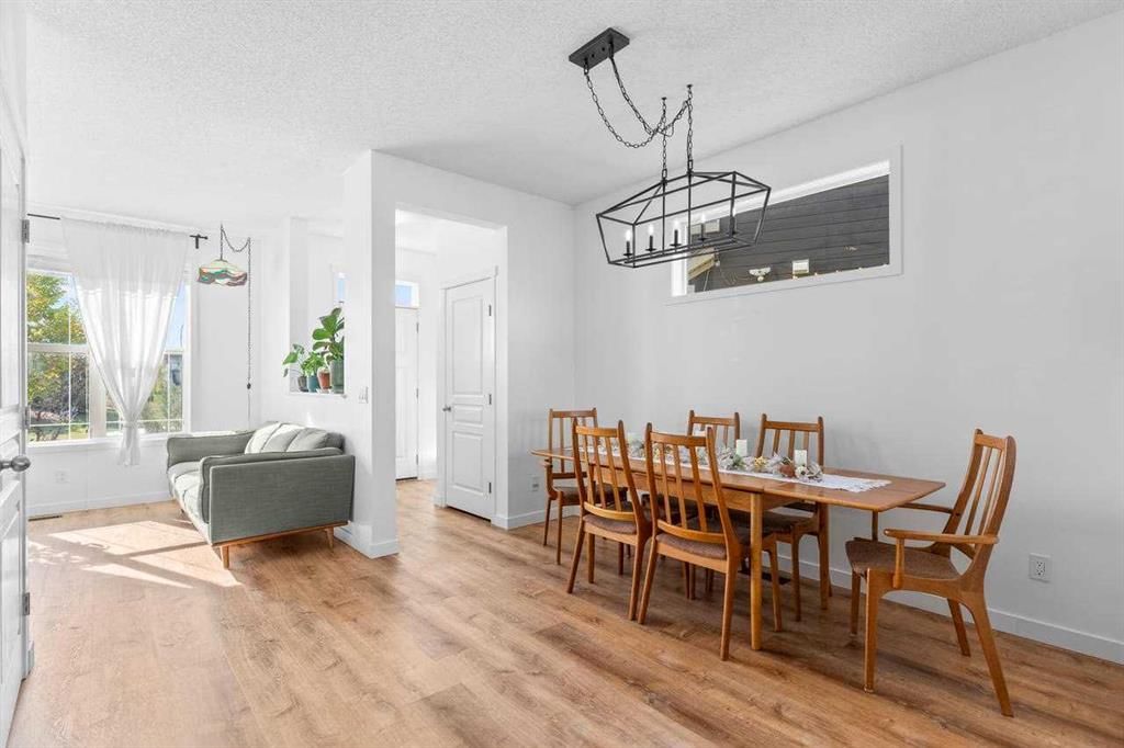 43 Masters Square SE, Calgary — photo 4 of 38