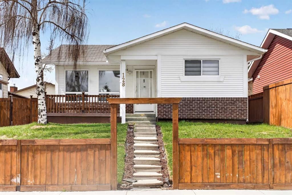 128 Castledale Crescent NE, Calgary — detached for sale