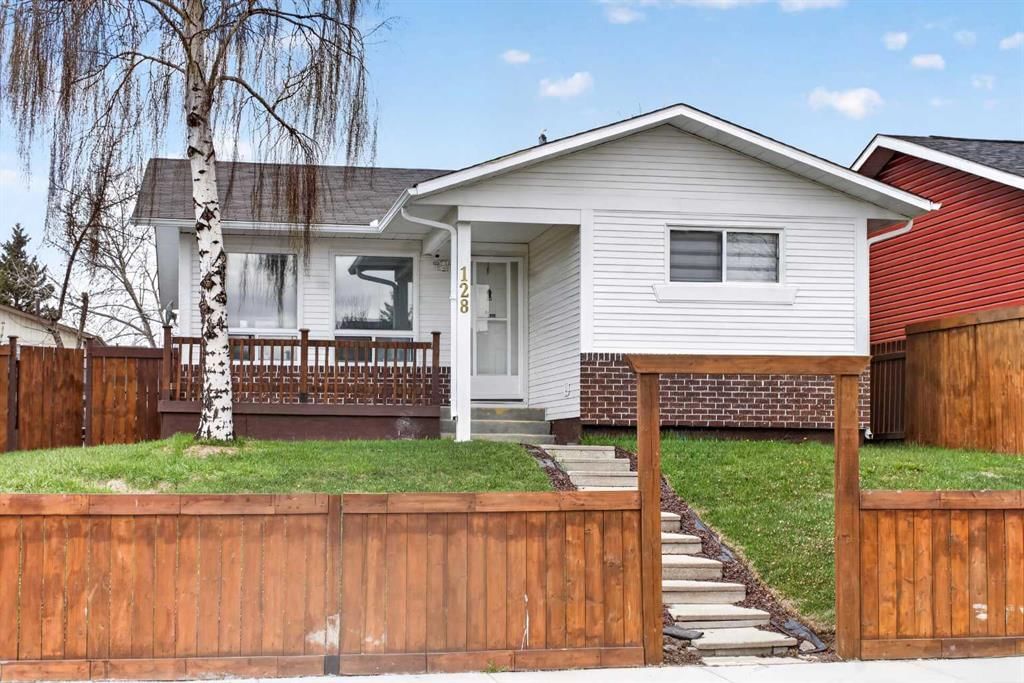 128 Castledale Crescent NE, Calgary — photo 2 of 42