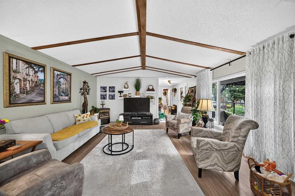 3221 Burroughs Manor NE, Calgary — photo 4 of 49