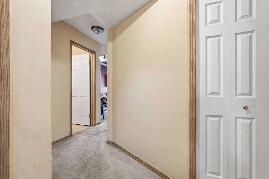 58 Country Hills Villas NW, Calgary — photo 3 of 32