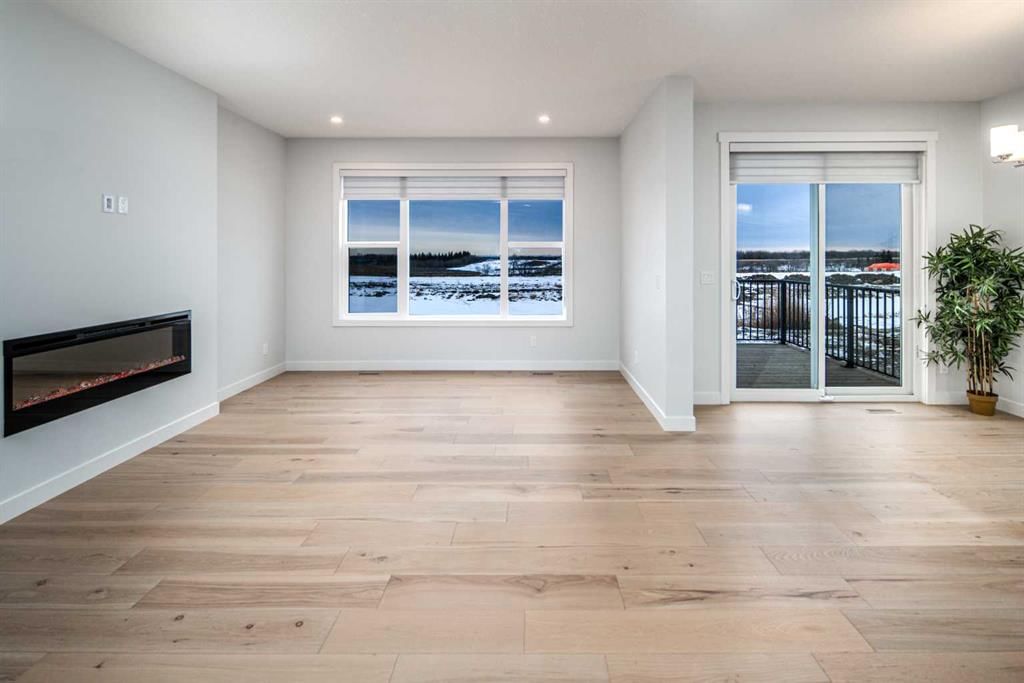 112 Creekstone Landing SW, Calgary — photo 4 of 32