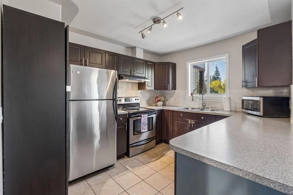 5, 15 Rocky Ridge Gate NW, Calgary — photo 5 of 21