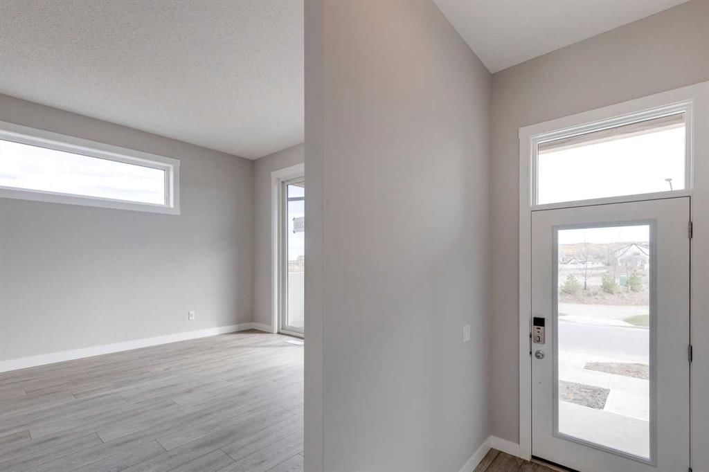 19733 42 Street SE, Calgary — photo 3 of 48